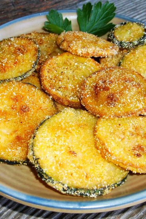 EASY FRIED SUMMER SQUASH Oven Fried Squash Recipes, Fried Squash, Squash Recipes Fried, Fried Summer Squash, Oven Fried Squash, Fried Squash Recipes, Fried Yellow Squash, Summer Squash, Squash Recipes