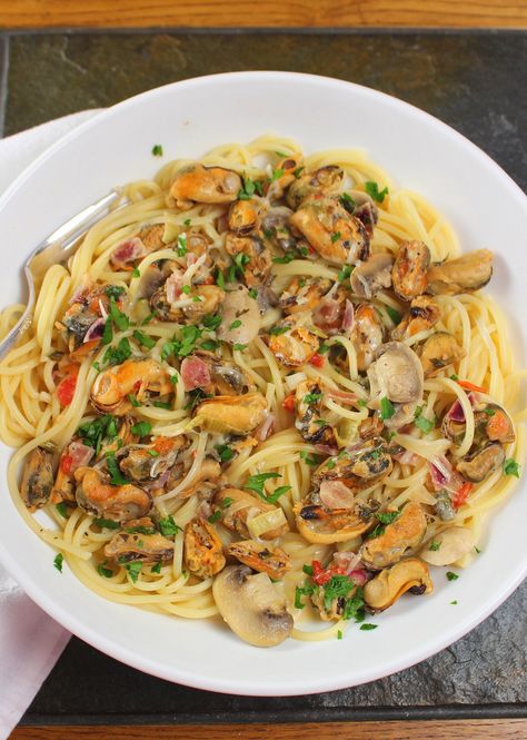 Mediterranean Mussels Recipes, Pasta With Muscles, Mussel Pot Recipe Creamy, Smoked Mussels Pasta, Mussels Linguine Recipe, Muscles Pasta Recipe, Mussels And Pasta Recipes, Spaghetti And Mussels, Garlic Butter Mussels Pasta