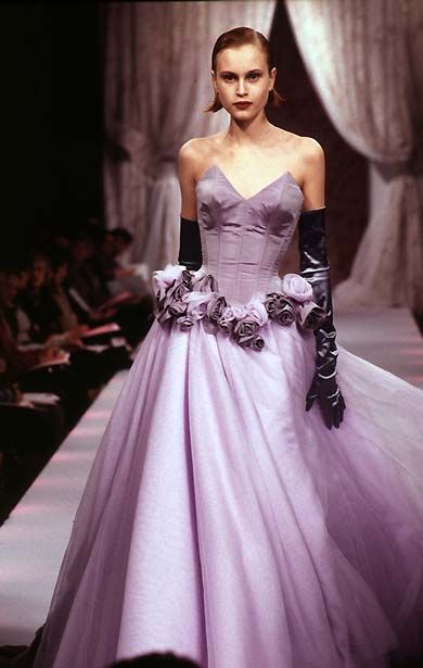 Dior Fashion Show Outfits, Nina Ricci 90s, Dior Haute Couture 1998, Dior 1997 Couture, 1998 Couture, John Galliano For Christian Dior Fall Winter 1997 Haute Couture, Nina Ricci Vintage, Christian Dior Spring 1998 Couture Fashion Show, Nina Ricci Dress