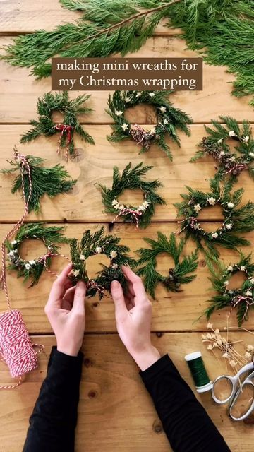 Rebecca on Instagram: "Cottagecore Christmas ideas: wrapping presents in brown paper & decorating with foraged bits.🎄 I’ll be sharing a more detailed step by step on my Patreon page. I don’t always make my presents so decorative but I had the creative impulse this year. #cottagecorechristmas #cottagecore #cottagecoreaesthetic #romanticacademia #thatsdarling #aseasonalyear" Foraged Christmas, Homemade Gift Wrapping, Natural Tree Decor, Christmas Foraging, Foraged Christmas Decor, Diy Woodland Christmas Decor, Creative Christmas Ideas, Creative Diy Christmas Gifts, Christmas Market Stall Ideas