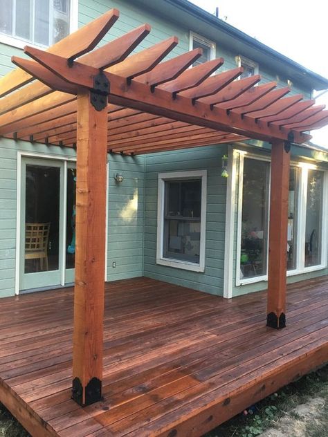 Ombra Pergola, Design Per Patio, Ornamental Wood, Wooden Deck, House Remodeling, Building A Pergola, Pergola Attached To House, Pergola Design, Patio Cover