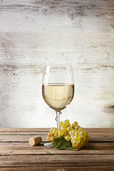 White Wine Bottle Photography, White Wine Photography, White Wine Aesthetic, Wine Glass Photography, Wine Bottle Photography, Wine Pics, Wine Photo, Wine Jokes, White Wine Grapes