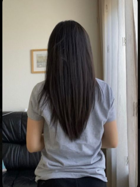 Bra Line Hair Length, V Cut Hair With Layers Medium, V Cut Haircut, Girls Haircuts, V Cut Hair, V Shaped Haircut, V Shape Hair, Subtle Layers, V Shape Cut