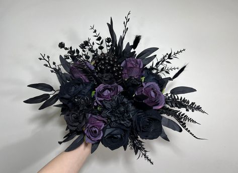 Black Bouquet Wedding, Wedding Dark Purple, Eggplant Purple Wedding, Wedding Bouquet Black, Gothic Bouquet, Purple Black Wedding, Dark Purple Wedding, Dark Romantic Wedding, Converse Wedding