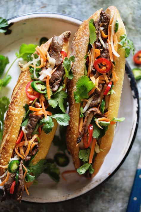 Beef Banh Mi, Bahn Mi, Easy Grilling, Sub Sandwiches, Finger Sandwiches, Grilled Beef, God Mat, Banh Mi, Sandwich Recipe