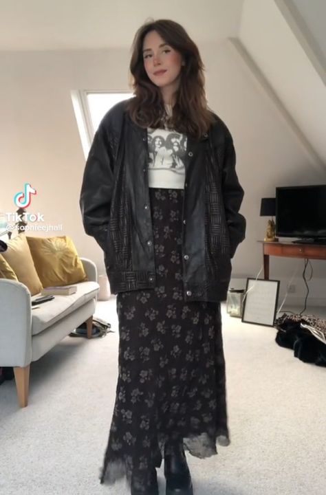 Long Flowing Dresses Casual, Outfits With Maxi Skirts Winter, Dark Floral Skirt Outfit, Rock Princess Outfit, Maxi Skirt Outfit Alternative, Long Dark Skirt Outfit, The Craft Fashion Outfits, Fall Outfits Midi Skirt, Fall Fits Aesthetic Grunge