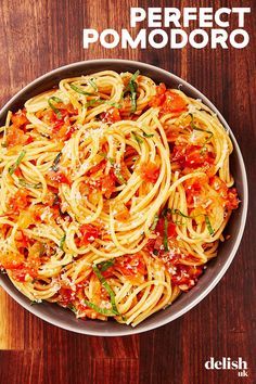 Light Italian Pasta Sauce, Spaghetti And Tomatoes Pasta Dishes, Light Italian Pasta Dishes, Grated Tomato Sauce, Light Tomato Pasta Sauce, Things To Make Out Of Tomatoes, Fresh Pomodoro Sauce, Pasta And Tomatoes Recipes, Light Spaghetti Sauce