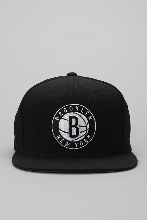 Cap Basketball Nets, Brooklyn Basketball, Basketball Tricks, Nba Hats, New Era Fitted, Dressed To The Nines, Hip Hop Outfits, Brooklyn Nets, New Era Cap