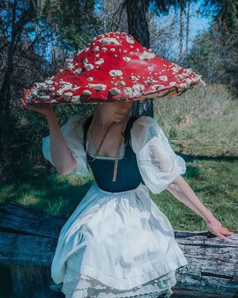 A friendly poke of a reminder that I made this mushroom hat, painted this frog suit and sewed these atrocious boot covers. Also, it's all on my YouT🐸be Check me out @avavav #cosplay #cosplayerofinstagram #whimsical #cottagecorecommunity #cottagecore #diycrafts #diy #summerween #frogs #fitcheck #fitgirls #lgbtq🌈 #androgynous #slay Cottagecore Cosplay, Mushroom Hats, Cottagecore Diy, Mushroom Dress, Eve Costume, Mushroom Costume, Ren Faire Outfits, Core Ideas, Frog Costume