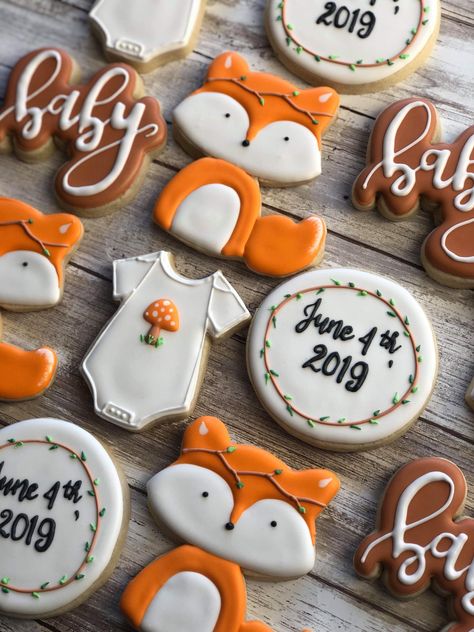 Baby Announcement #woodland #creatures #fox #cookie #baby #babyshowerideas Cookie Baby Announcement, Gateau Baby Shower Garcon, Baby Shower Garcon, Baby Cookie, Woodland Creatures Baby Shower, Baby Shower Sweets, Woodland Baby Shower Decorations, Fox Birthday, Gender Reveal Party Theme