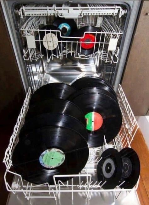 Getting all the vinyl washed and cleaned up on a Sunday afternoon.... 😉 💿️⁠  [Don't try this at home!] ⁠ Hope you're having a good weekend! ⁠ ⁠ ⁠    #Decksaver #Vinyl #VinylMeme #MusicMeme⁠ #DJ #DJs #DJLife #VinylDJ #DJMemes #DJFunnies #CrateDigging Cultura Hip Hop, Record Crafts, Dj Art, Cassette Audio, Hi-fi, Record Players, Vinyl Music, Dj Music, Music Aesthetic