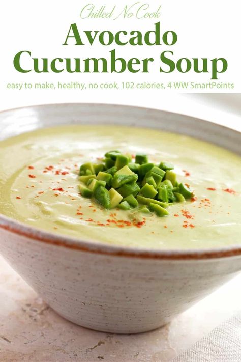 It might be hot outside, but you can stay cool as can be with this chilled avocado cucumber soup whirled together in the blender in minutes. Chilled Soup Recipes, Cold Soup Recipes, Soup Simple, Cold Soups, Cucumber Soup, Soup Creamy, Avocado Soup, Avocado Cucumber, Chilled Soup