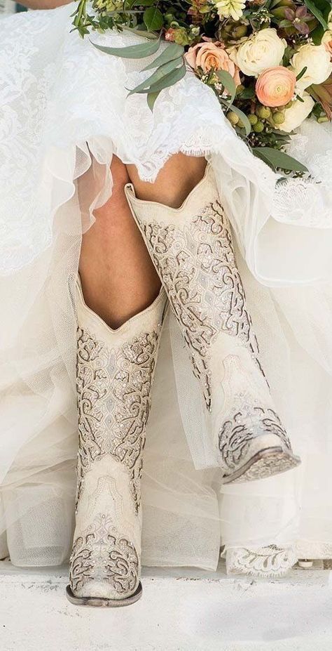 Mode Country, White Cowboy Boots, Wedding Boots, Country Wedding Dresses, Future Wedding Plans, Western Wedding, Wedding Wishes, Cowgirl Boots, Country Wedding