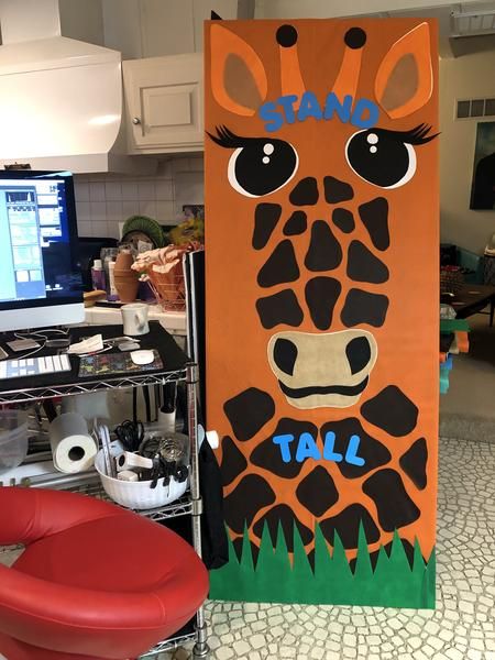 Giraffe Door Decoration, Giraffe Classroom Door, Camp Door Decorations Classroom, Giraffe Bulletin Board Ideas, Safari Door Decorations Classroom Themes, Safari Classroom Door, Door Decoration Ideas For School, Jungle Classroom Door, Classroom Door Decoration Ideas