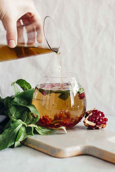 Ginger Detox Water, Mint Detox Water, Pomegranate Green Tea, Ginger Detox, Green Tea Detox, Speed Up Metabolism, Bariatric Friendly Recipes, Body Cleanse, Water Printing