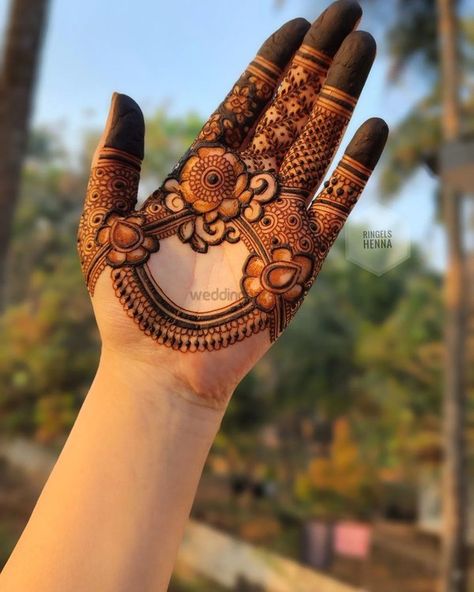 Top 180+ Simple Mehndi Designs | WeddingBazaar Henna Tattoo Design, Short Mehndi Design, Tattoos Henna, Front Hand Mehndi, Mehndi Designs Simple, Front Mehndi Design, Back Hand Mehndi, Henna Hand, Simple Mehndi Design