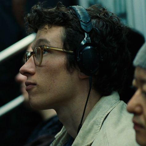 Callum Turner - Thomas Webb Callum Turner The Only Living Boy In New York, Call Um Turner, Callum Turner Glasses, The Only Living Boy In New York, Men With Glasses Aesthetic, Callum Turner Aesthetic, Cullum Turner, Boys In The Boat, Callum Turner