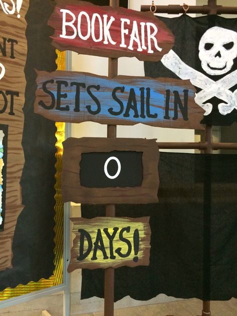 Scholastic Bookaneer Book Fair 2016 - We used Scholatic's pattern to make this sign and stand with PVC pipe spray painted brown and cardboard taped to the pole. Book Fair Ideas Display, Reading Week Ideas, Pirates School Theme, Pirate Theme Classroom, School Book Fair, Ocean Books, Fair Theme, Scholastic Book Fair, Red Raider