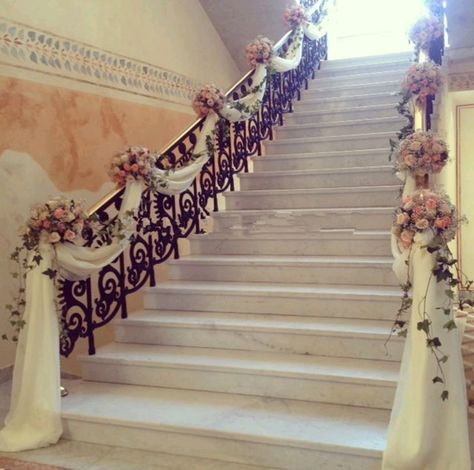 Wedding Staircase Decoration, Wedding Chairs Diy, Wedding Stairs, Wedding Staircase, Staircase Decoration, Stairs Decoration, Stairs Decor, Stairway Decorating, Church Wedding Flowers