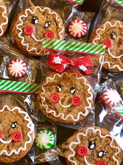 Little Debbie oatmeal cream pie  gingerbread man Oatmeal Cream Pie Gingerbread Faces, Christmas Little Debbie Ideas, Little Debbie Halloween Treats, Gingerbread Man Party Ideas, Christmas Class Treats, Oatmeal Cream Pie Cookies, Cream Pie Cookies, Oatmeal Cream Pie, Gingerbread Man Gift