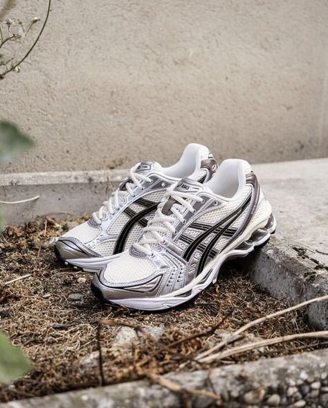 Asics Gel Kayano 14 Asics Shoes Outfit Black Woman, Asics Kayano Outfit, White Addidas, Heel Ideas, Asics Kayano, Gentlemens Guide, Fall Winter Shoes, Asics Gel Kayano, Gel Kayano