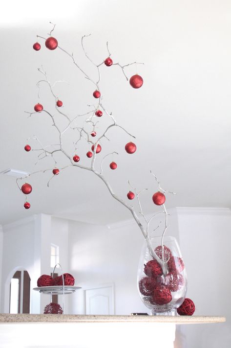 cheap-christmas-decorations-diy-whitewash-large-branch-and-hang-ornaments-for-centerpiece Cheap Christmas Decor, Branch Centerpiece, Branch Centerpieces, Chirstmas Decor, Christmas Branches, Christmas App Icons, Christmas Decorations Cheap, Branch Art, Christmas Apps