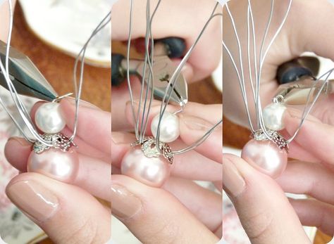 DIY beaded christmas spider tutorial - the bead cap covers the wires Christmas Spider Tutorial, Bead Critters, Spider Tutorial, Beaded Insects, Spider Ornaments, Christmas Spider, Spider Jewelry, Beaded Spiders, Reiki Jewelry