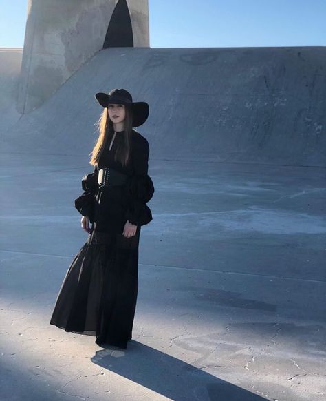 Ahs Witches, American Horror Story Fashion, Salem Tv Show, Taissa Farmiga, Football Poses, Ahs Coven, American Horror Story Coven, Salem Witch, Tv Show Outfits