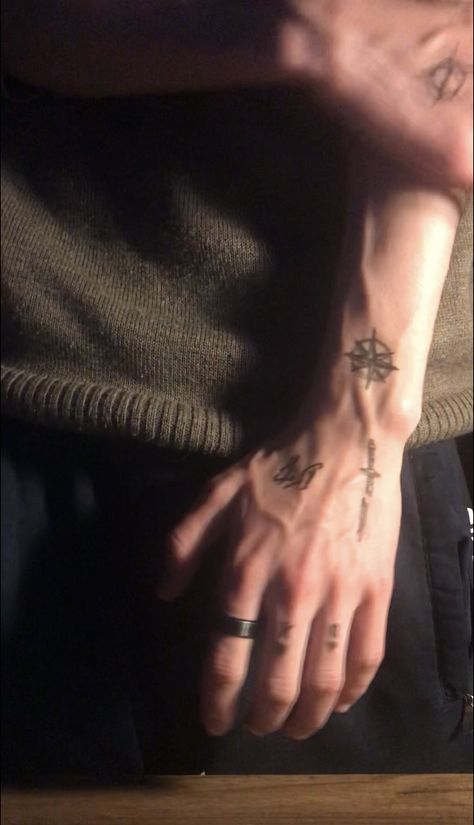 #aesthetic #tiktok #style #boys #tumblr #tumblrboy #veins #hands Veiny Hands, Hand Veins, Hot Hands, Hand Pictures, Aesthetic Tiktok, Andy Biersack, Aesthetic Boy, Tumblr Boys, Tiktok Style