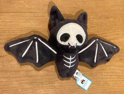 New spoopy JellyCats are here! 🦇 Skelebat Jim and Skeledog Dan join other fun Halloween-themed critters in our store right now! They're not even online yet because they're so darn fresh. (Well, as 'fresh' as any skeleton creature can really be.) 🦴 Cute Bat Stuffed Animal, Skeleton Stuffed Animal, Skeleton Jellycat, Skeleton Creature, Cartoon Bat, Black Cat Aesthetic, Halloween Acrylic Nails, Claw Machine, Cute Stuffed Animals