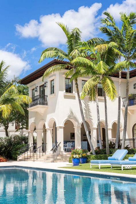 Miami Mediterranean Home, Coral Gables Florida Houses, Luxurious Palace, Florida Style Homes, Florida Architecture, Mediterranean House Designs, Portuguese House, Miami Mansion, Mansion Aesthetic