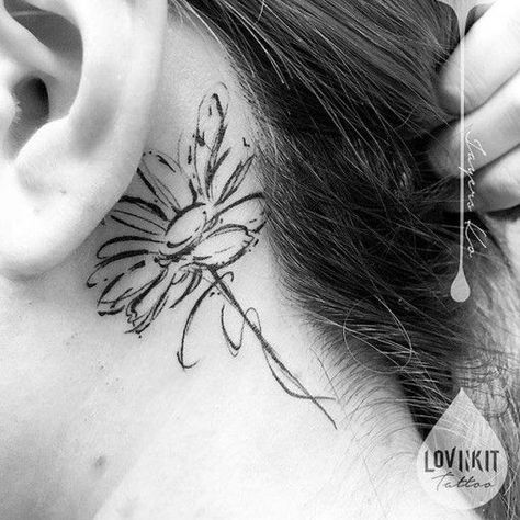 Gerbera Daisy Tattoo, White Daisy Tattoo, Small Daisy Tattoo, White Flower Tattoos, Sunflower Tattoo Thigh, Black And White Flower Tattoo, Daisy Tattoo Designs, Daisy Flower Tattoos, Sunflower Tattoo Sleeve