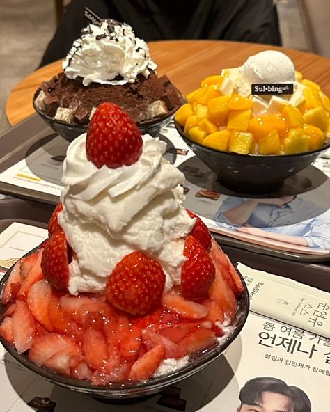 Bingsoo Korean Desserts, Korean Food Dessert, Korea Dessert, Korean Dessert, Korean Desserts, Healthy Food Dishes, Yummy Comfort Food, Think Food, Food Drinks Dessert