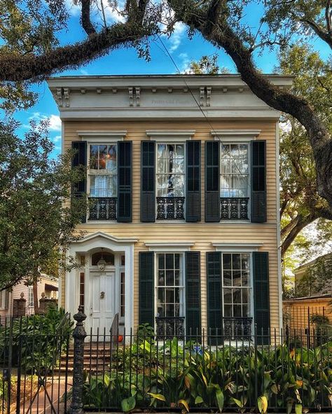 New Orleans Houses, New Orleans House, New Orleans House Plans, Old American Houses, New Orleans Style Homes, New Orleans Architecture, Townhouse Exterior, 1920s House, Suburban House