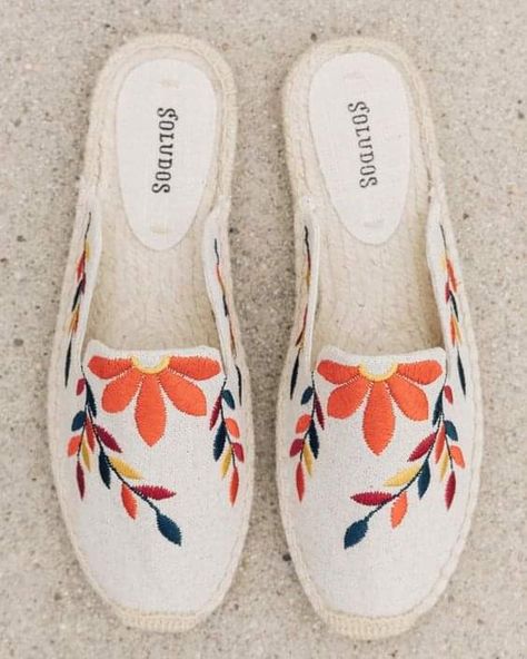 Painted Sneakers, Fashion Shoes Sandals, Embroidery Shoes, Embroidered Shoes, Wedge Espadrilles, Fabric Shoes, Crochet Shoes, Diy Shoes, Painted Shoes