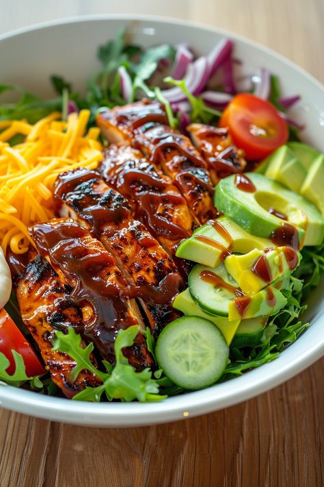 Bbq Chicken Salad Healthy, Chicken Recipes For Diet, Healthy Low Carb Recipes Breakfast, No Carb Food, Bhuna Chicken Recipe, Low Carb Bbq Chicken, Blackened Chicken Salad, Healthy Lunch Bowls, Guest Recipes