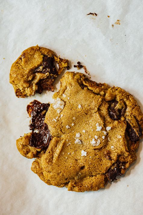 Salted Rye Chocolate Chip Cookies | Something Sweet | Nik Sharma Cooks Cookie Experiment, Rye Cookies, Crispy Chocolate Chip Cookies, Frozen Cookie Dough, Rye Flour, Cookie Spread, Flaky Salt, Cooking School, Chewy Cookie