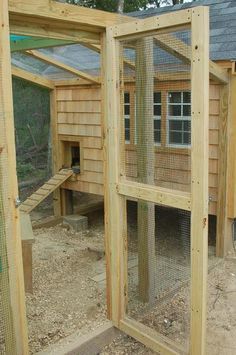 NOTE TO SELF: This is the way to build a RUN!! Refer to this pin for details...AWESOME! Chicken Run Door, Building A Chicken Run, Chicken Barn, Chicken Coop Run, Chicken Life, Chicken Run, Chicken Coop Designs, Diy Chicken, Building A Chicken Coop