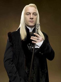 Lucious Malfoy, Lucius Malfoy Jason Isaacs, Film Harry Potter, Malfoy Family, Cho Chang, Jason Isaacs, Lucius Malfoy, Images Harry Potter, Harry Potter Gif