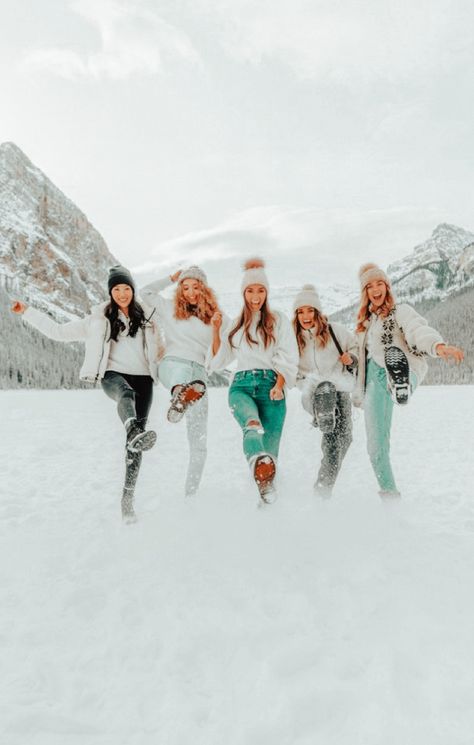 Winter Aesthetic Snow, Ski Trip Aesthetic, Winter Family Pictures, Besties Pictures, With Friends Aesthetic, Ski Pictures, Skiing Aesthetic, Aesthetic Snow, Pictures Winter