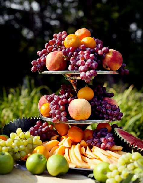 Party Fruit, Fruit Centerpieces, Fruit Platter Designs, Decorações Com Comidas, Fruit Displays, Fruit Display, Fruit Arrangements, New Fruit, Veggie Tray