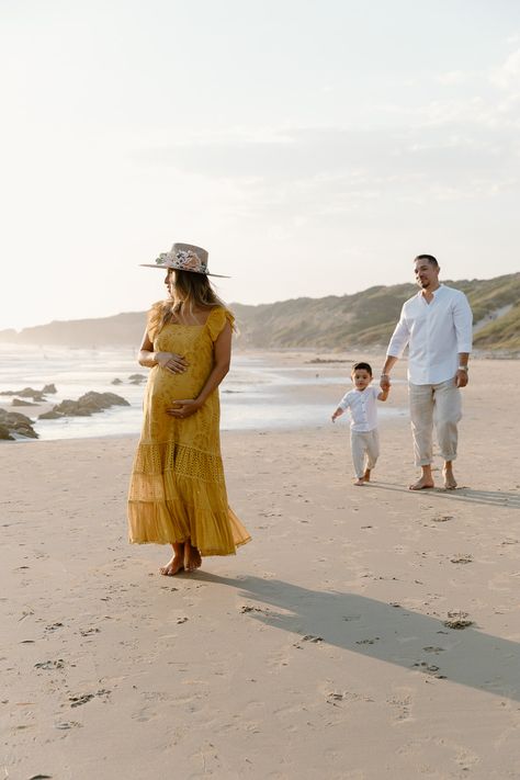 Beach Family Maternity Photoshoot, Sea Maternity Shoot, Beach Maternity Photos Family, Beach Maternity Photos With Toddler, Pregnancy Photoshoot Beach, Sunset Beach Maternity Photos, Hawaii Beach Maternity Photos, Maternity Beach Photoshoot With Kids, Maternity Shoot Beach