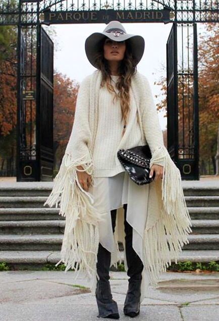 Madame de rosa - tassel cardigan Winter Boho, Mode Boho, Wearing A Hat, Chic Outfit, Estilo Boho, Boho Chic Fashion, Hippie Style, Look Chic, Ponchos