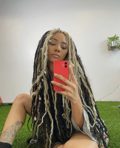 Black And White Locs Black Women, Split Dye Faux Locs, White And Black Locs, Faux Locs White Women, Platinum Blonde Faux Locs Black Women, Black And White Faux Locs, Rough Locs, Long Blonde Locs, Blonde Bohemian Locs