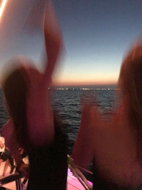 Boat Party Aesthetic Night, Boat Birthday Party Aesthetic, Italy Party Aesthetic, Spring Break Aesthetic Party, Boat Party Night, Sunset Party Aesthetic, Dancefloor Aesthetic, Boat Party Aesthetic, Summer Sunset Party