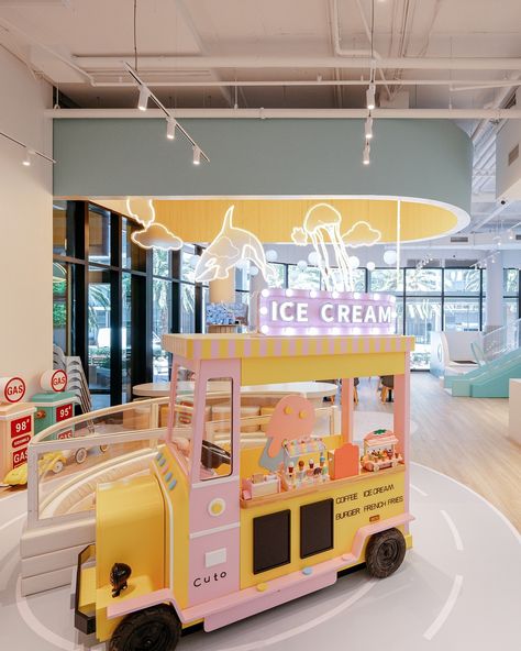 Kids Cafe Playroom Modern, Grab And Go Restaurant Design, Soft Play Cafe, Play Cafe Design, Kids Cafe Ideas, Candy Store Ideas, Play Cafe Ideas, Kids Coffee Shop, Kids Cafe Interior