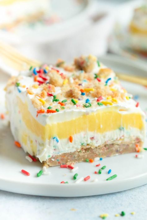 Banana Pudding Trifle, Ice Cream Birthday Cake, Birthday Cake Flavors, Potluck Desserts, Yummy Desserts Easy, Layered Desserts, Sweet Ideas, Birthday Desserts, Sugar Cookie Dough