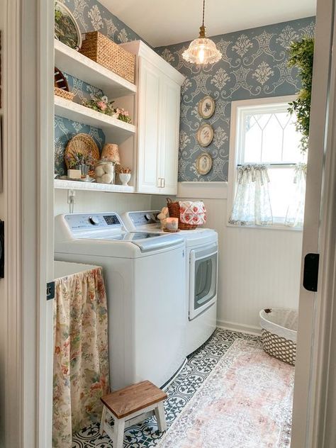 Laundry Room Glow Up, Old Style Laundry Room, Classic Laundry Room Ideas, Vintage Inspired Laundry Room, Grand Millennial Laundry Room, Vintage Style Laundry Room, Pantry In Laundry Room Ideas, Cozy Laundry Room Ideas, Cottage Laundry Room Ideas