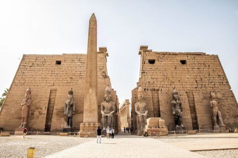 Egypt travel tips and advice: is Egypt safe, best time to visit, with advice for tipping, drinking water, etc. #egypt #traveladvice #traveltips Cairo Tower, Ancient Places, Luxor Temple, Karnak Temple, Ramses Ii, Egypt Tours, Luxor Egypt, Palm Jumeirah, Tourist Sites