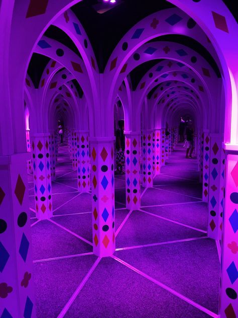 Maze of mirrors Hall Of Mirrors Aesthetic Carnival, Carnival Mirror Maze, Hall Of Mirrors Carnival, Mirror Maze Aesthetic, Block Reaction Pic, Circus Mirror, Maze Aesthetic, Abandoned Carnival, Open Cinema